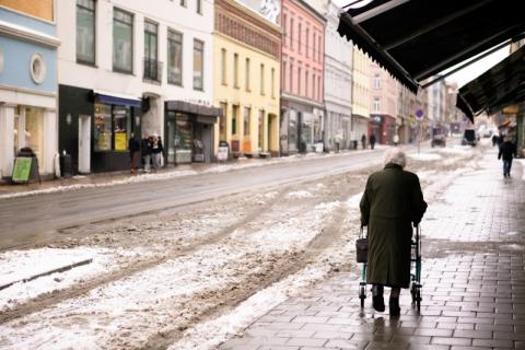 Reduce the risk of harm in cold weather Reduce the risk of harm in cold weather
