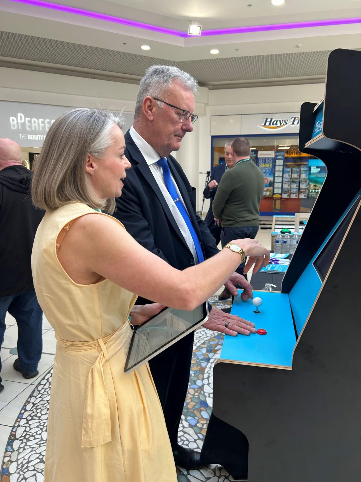 Bronagh Donnelly from PHA shows Health Minister Mike Nesbitt the retro engagement tools used as part of the ‘This is our Health’ roadshows.