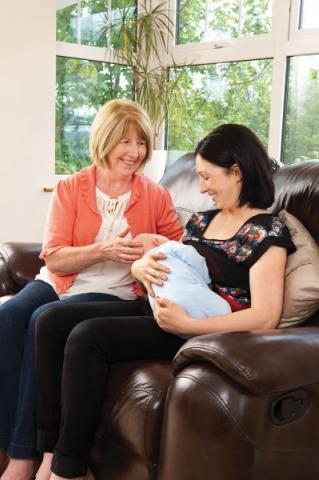 Helping grandparents to support breastfeeding 