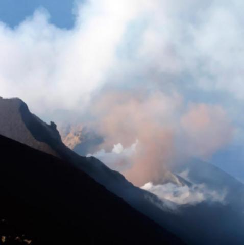 Volcanic ash plume 'no threat to public health'