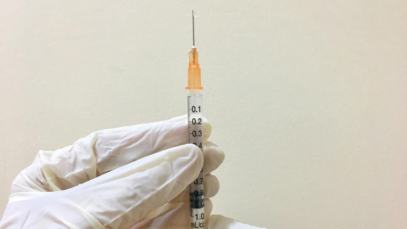 vaccine needle 